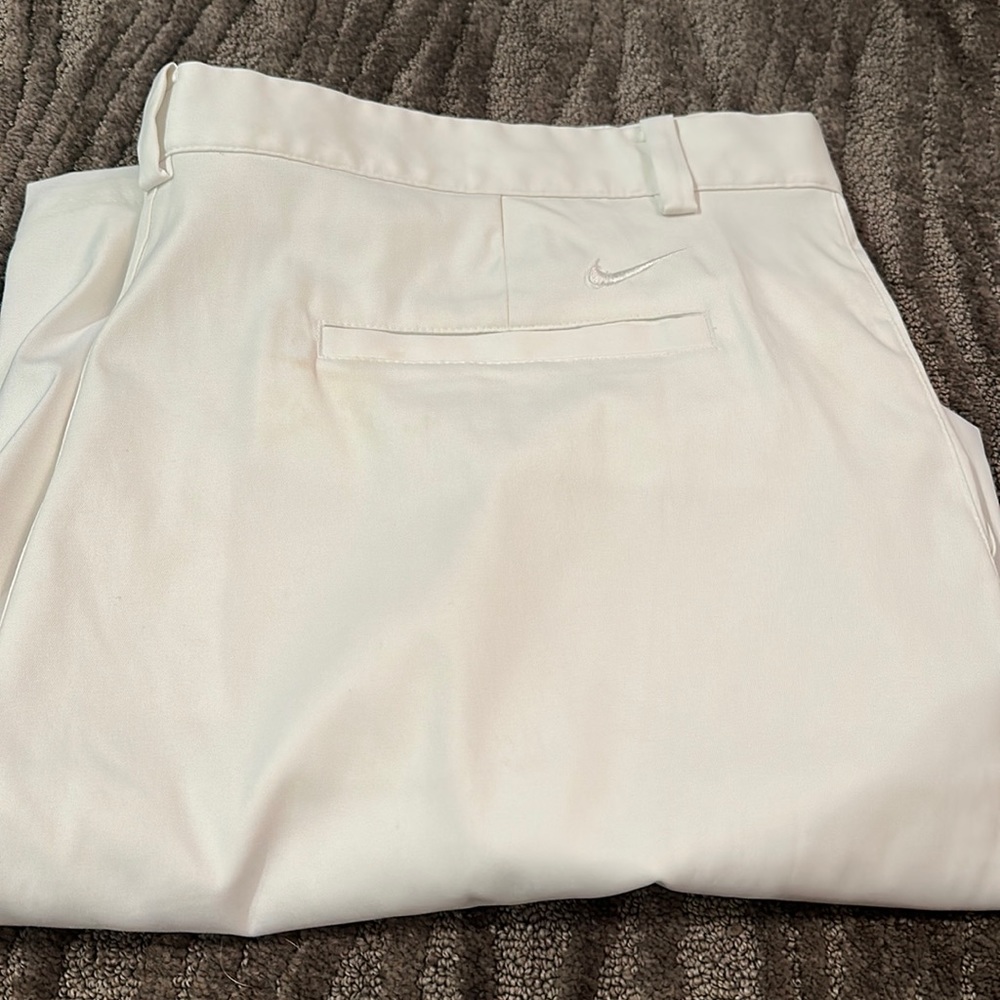 Men's Nike short white  sz 38